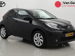 Zwart Gebruikt 2022 Toyota Aygo Hatchback | € 16.700 (Eerlijke prijs)