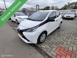 Wit Gebruikt 2015 Toyota Aygo Hatchback | € 6.999 (Eerlijke prijs)