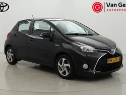 Zwart Gebruikt 2015 Toyota Yaris Hybrid Hatchback | € 12.499 (Iets duurder)