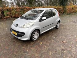 Grijs (metallic) Gebruikt 2007 Peugeot 107 Hatchback | € 2.950 (Duur)