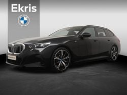 Saphirschwarz metallic (zwart metallic) Gebruikt 2024 BMW 530e Comfort Edition Stationwagen | € 64.900