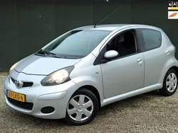 Grijs Gebruikt 2010 Toyota Aygo Comfort Hatchback | € 3.345 (Eerlijke prijs)