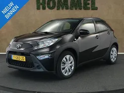 Zwart Gebruikt 2023 Toyota Aygo Play Hatchback | € 16.750 (Eerlijke prijs)