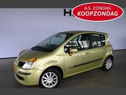 Groen, metallic lak Gebruikt 2005 Renault Modus Initiale MPV | € 1.240 (Eerlijke prijs)
