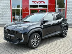 Zwart Gebruikt 2024 Toyota Yaris Cross Style SUV | € 30.400 (Eerlijke prijs)