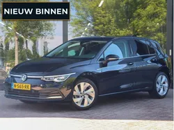 Zwart Gebruikt 2021 VW Golf VIII Style Hatchback | € 22.900 (Eerlijke prijs)