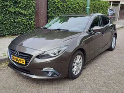 Bruin Gebruikt 2015 Mazda 3 Hatchback | € 12.000 (Eerlijke prijs)