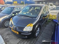 Zwart Gebruikt 2005 Renault Modus Luxe MPV | € 1.150 (Iets duurder)