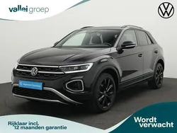 Zwart Gebruikt 2022 VW T-Roc Style SUV | € 31.450 (Eerlijke prijs)