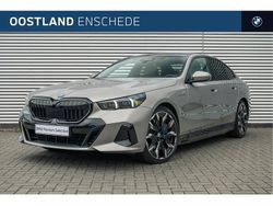 Oxidgrau (grijs metallic) Gebruikt 2024 BMW 550e Comfort Edition Sedan | € 86.950 (Eerlijke prijs)