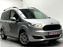 Grijs Gebruikt 2018 Ford Tourneo Courier Titanium MPV | € 6.499