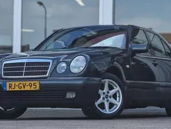 Zwart Gebruikt 1997 Mercedes E200 Classic Sedan | € 6.194