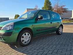 Groen Gebruikt 2001 Renault Clio II Authentique Hatchback | € 950 (Eerlijke prijs)