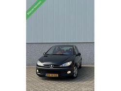 Zwart Gebruikt 2002 Peugeot 206 Premium Hatchback | € 1.450 (Eerlijke prijs)