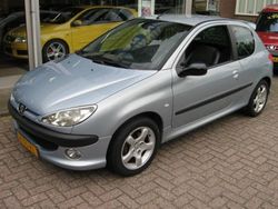 Grijs (metallic) Gebruikt 2000 Peugeot 206 GTi Hatchback | € 2.750