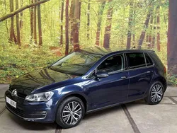 Blauw, metallic lak Gebruikt 2016 VW Golf VII Allstar Hatchback | € 13.500 (Eerlijke prijs)