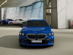 Blauw Nieuw 2025 BMW 530e M Sport Stationwagen | € 108.144