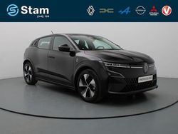 Zwart, metallic lak Gebruikt 2024 Renault Mégane Evolution Hatchback | € 28.990 (Eerlijke prijs)