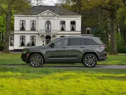 Grijs, metallic lak Gebruikt 2023 Jeep Grand Cherokee Overland SUV | € 79.900 (Goede deal)