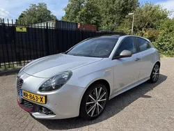 Grijs, metallic lak Gebruikt 2017 Alfa Romeo Giulietta Super Hatchback | € 12.950 (Eerlijke prijs)