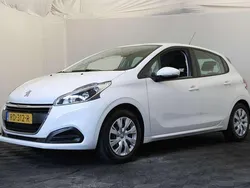 Wit Gebruikt 2017 Peugeot 208 Active Hatchback | € 6.950 (Eerlijke prijs)
