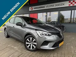 Grijs Gebruikt 2022 Renault Clio V Equilibre Hatchback | € 16.450 (Eerlijke prijs)