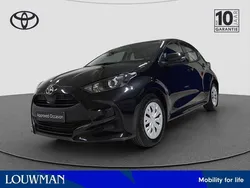 Zwart, metallic lak Gebruikt 2024 Toyota Yaris Active Hatchback | € 23.950 (Eerlijke prijs)