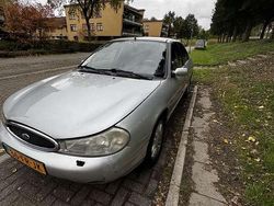 Gebruikt 1999 Ford Mondeo Ghia Sedan | € 2.000