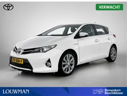 Wit Gebruikt 2015 Toyota Auris Hybrid Executive Hatchback | € 12.450 (Eerlijke prijs)