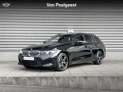 Black sapphire metallic (zwart metallic) Gebruikt 2024 BMW 330e Comfort Edition Stationwagen | € 58.900 (Iets duurder)