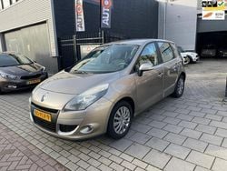 Beige Gebruikt 2011 Renault Scénic III Expression MPV | € 5.999