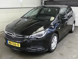 Zwart Gebruikt 2017 Opel Astra Edition Stationwagen | € 7.495 (Eerlijke prijs)
