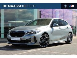 Grijs Gebruikt 2023 BMW 118 Comfort Edition Hatchback | € 32.950 (Duur)