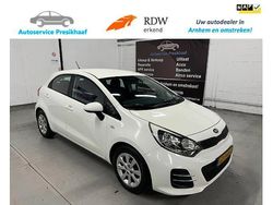 Wit Gebruikt 2015 Kia Rio Comfort Hatchback | € 6.995 (Eerlijke prijs)