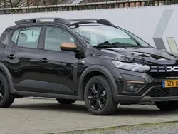 Zwart, metallic lak Gebruikt 2023 Dacia Sandero Extreme Hatchback | € 20.400 (Iets duurder)