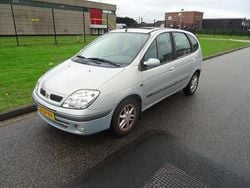 Grijs Gebruikt 2002 Renault Scénic Dynamique MPV | € 995 (Goede deal)