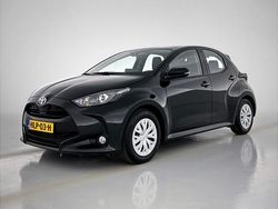 Zwart Gebruikt 2024 Toyota Yaris Hybrid Active Hatchback | € 23.945 (Eerlijke prijs)