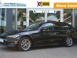 Zwart Gebruikt 2021 BMW 330 Stationwagen | € 33.950 (Goede deal)