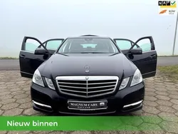 Zwart, metallic lak Gebruikt 2011 Mercedes E220 Avantgarde Sedan | € 5.949 (Super prijs)