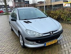 Grijs Gebruikt 2001 Peugeot 206 Hatchback | € 899 (Eerlijke prijs)
