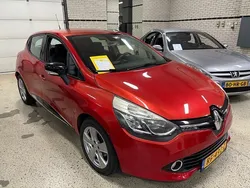 Rood Gebruikt 2014 Renault Clio IV Hatchback | € 7.750 (Eerlijke prijs)