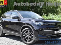 Zwart Gebruikt 2024 VW Tiguan Life SUV | € 39.945 (Super prijs)