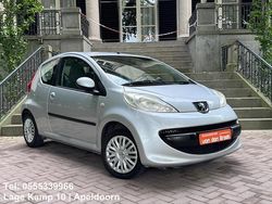 Zilver, metallic lak Gebruikt 2005 Peugeot 107 Urban Move Hatchback | € 2.945 (Eerlijke prijs)