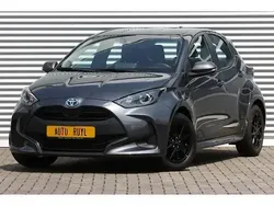 Grijs Gebruikt 2022 Toyota Yaris Hybrid Active Hatchback | € 20.945 (Eerlijke prijs)