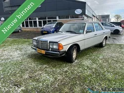 Grijs Gebruikt 1983 Mercedes E230 Sedan | € 5.650