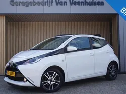 Wit Gebruikt 2015 Toyota Aygo X-wave Hatchback | € 8.800 (Eerlijke prijs)