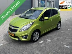 Groen, metallic lak Gebruikt 2010 Chevrolet Spark LT Hatchback | € 2.495 (Eerlijke prijs)