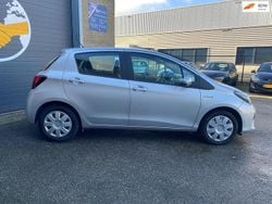 Grijs Gebruikt 2015 Toyota Yaris Hybrid Comfort Hatchback | € 8.999 (Goede deal)