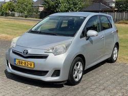 Grijs (metallic) Gebruikt 2012 Toyota Verso-S Stationwagen | € 7.950 (Goede deal)
