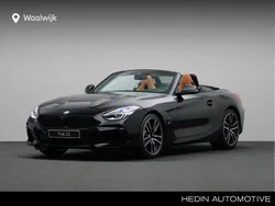 Saphirschwarz metallic (donker zwart metallic) Gebruikt 2022 BMW Z4 Comfort Edition Cabriolet | € 48.880 (Goede deal)